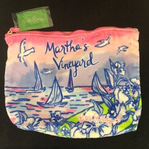 NWT Lilly Pulitzer Destination Pouch Martha’s Vine